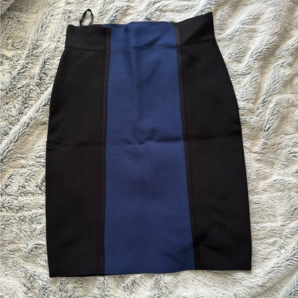 BCBGMaxAzria body con skirt